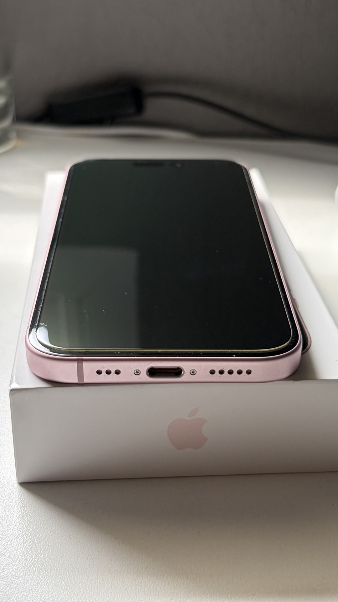 iPhone 15 Rosa -128GB - Semi Nuevo