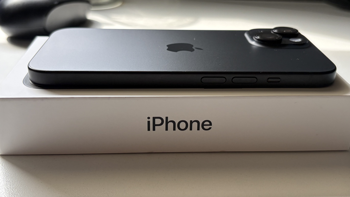 iPhone 15 Negro - 128GB - Semi Nuevo
