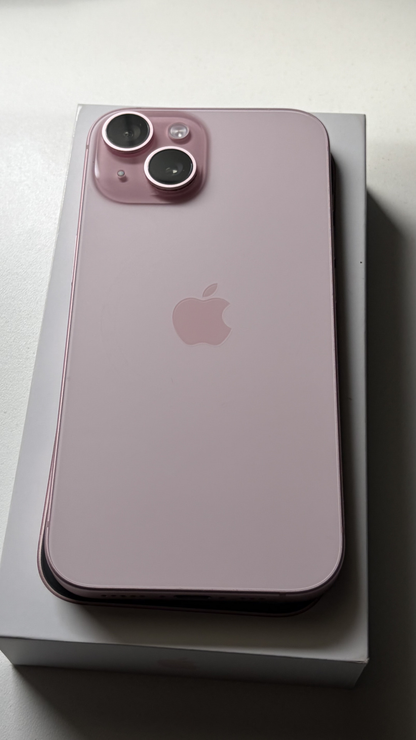 iPhone 15 Rosa -128GB - Semi Nuevo