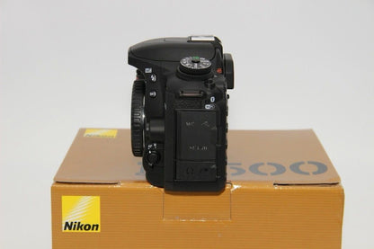 Nikon D7500 – 2340 Disparos