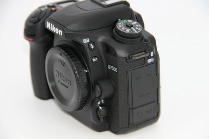 Nikon D7500 – 2340 Disparos