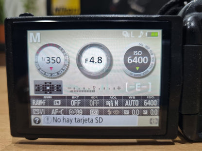 Nikon D5200 + Lente 18-55mm VR – 5.400 disparos