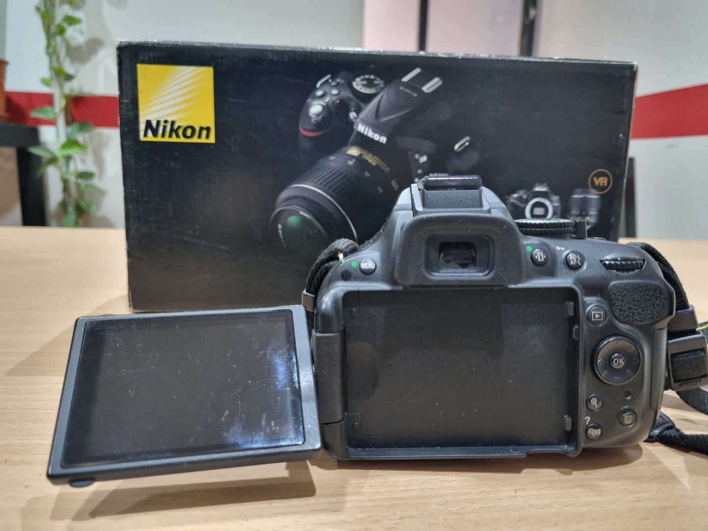 Nikon D5200 + Lente 18-55mm VR – 5.400 disparos