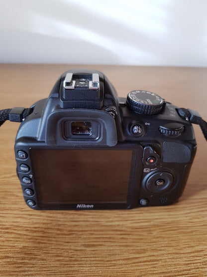 Nikon D3100 + Lente 18-55mm VR – 2.933 disparos